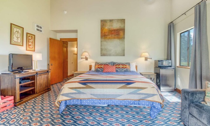 Black Butte Ranch Condo | Lodge Room 33: 1 BR, 1 BA Condominium in Black Butte Ranch, Sleeps 2