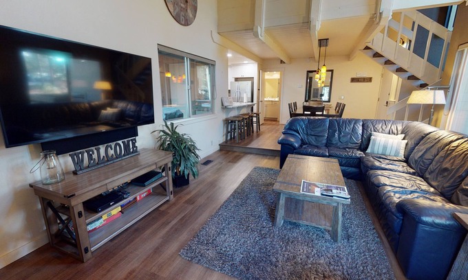Tennis Village Condo | Lodge-Style Escape with A/C, BBQ & Walk to Spa