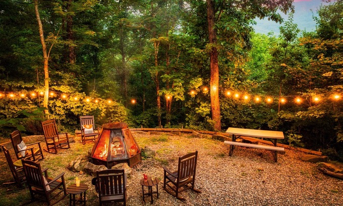 Pittman Center Cabin | Lodge | Views | OctDeals | GmRm| HotTub | FirePit