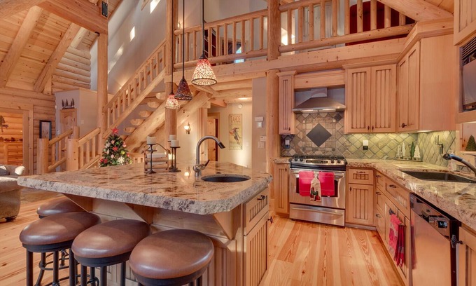 Truckee House | Lodgepole by Tahoe Getaways - Tahoe Donner 3BR w Hot Tub & HOA