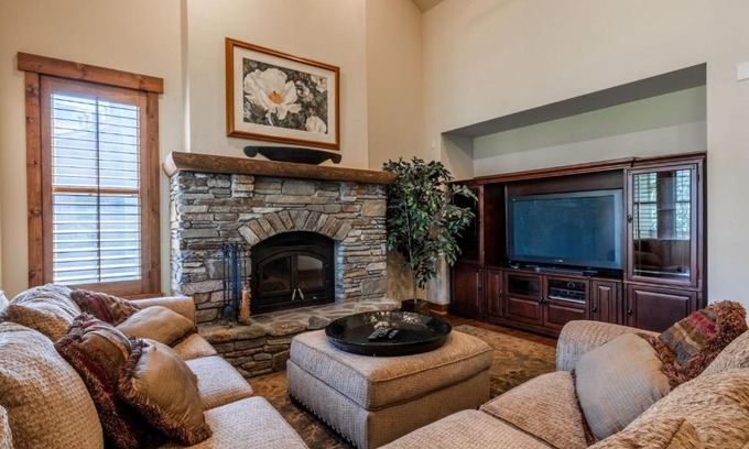 Mammoth Lakes House | Lodges 1112 - 3 Bed townhome with Loft