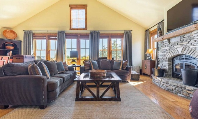Mammoth Lakes House | Lodges 1178-Stunning alpine lodge with incredible mountain golf course views!