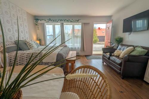 Ste Anne de Beaupre Apartment | Loft 10 - 2 min du Bord de l'eau Foyer & Barbecue