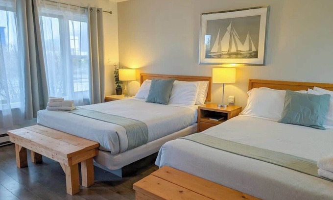 Ste Anne de Beaupre Apartment | Loft 4 | 2 Min Waterfront | BBQ & Fireplace