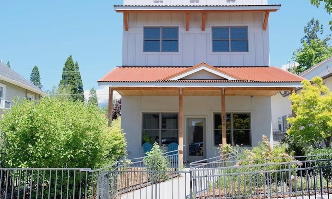 Mount Shasta House | Loft @ 420 on Chestnut