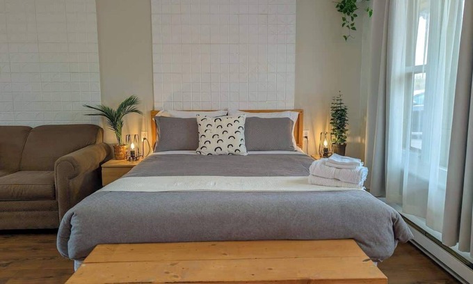 Ste Anne de Beaupre Apartment | Loft 5 | 2 Min Waterfront | BBQ & Fireplace