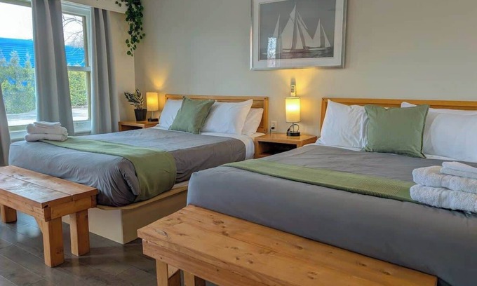 Ste Anne de Beaupre Apartment | Loft 6 | 2 Min Waterfront | BBQ & Fireplace