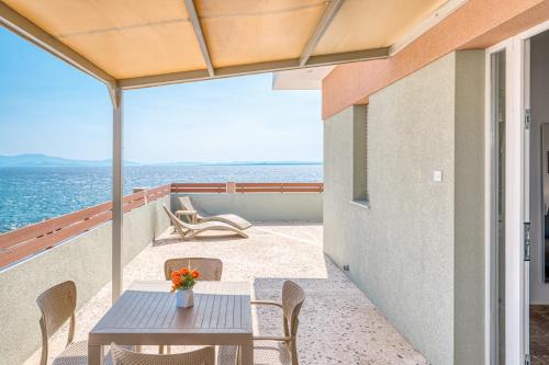 Chios Town Apartment | Loft Above the Blue