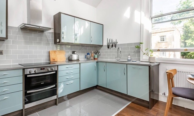 Bristol Apartment | Loft Apartment in Historic Building in Quiet Central Setting- Hopewell