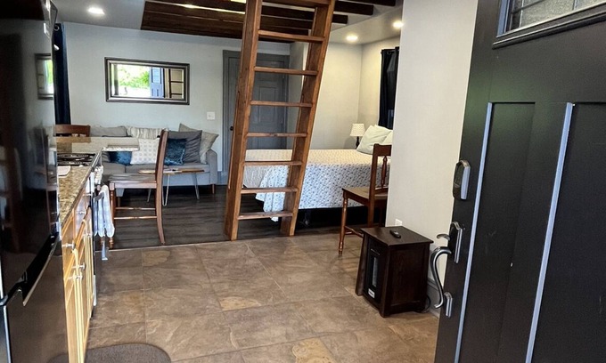 Brunswick Apartment | Loft Apt Just off C&O near Harpers Ferry, AT, train to DC, & Frederick