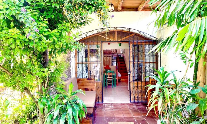 Panajachel House | Loft Boho Centro Panajachel / Parqueo / Jardín