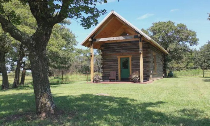 Pawhuska Cabin | Loft cabin close to Pioneer Woman's Mercantile