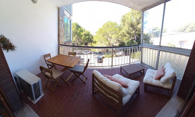 La Seyne-sur-Mer Apartment | Loft climatisé "La pinède", 50 m2, très calme, 5 mn à pied des plages, lit King Size