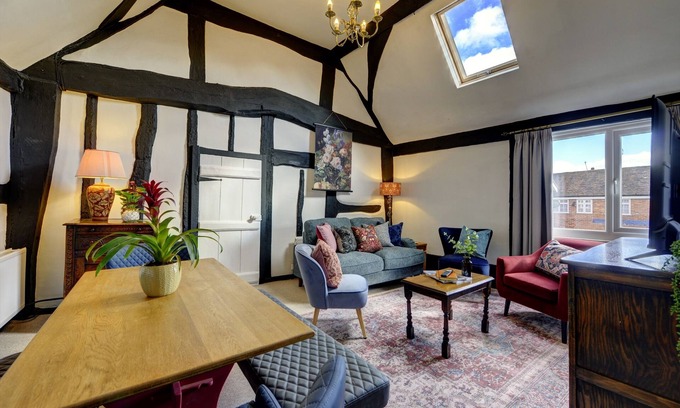 Henley-in-Arden Cottage | Loft Cottage - 2 Bed Tudor Retreat Near Stratford-upon-avon, Warwick & Solihull