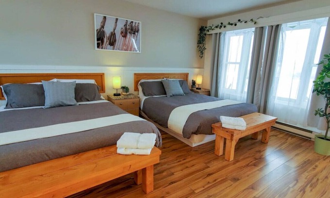 Ste Anne de Beaupre Apartment | Loft River and Mountains 17