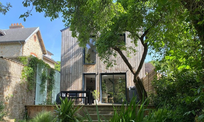 Saint-Jean-le-Thomas House | Loft-style home in the Bay of Mont St. Michel