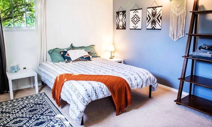 Queen Anne Apartment | Loftium | Charming Queen Anne Suite in Unbeatable Location!