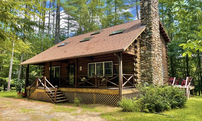 Bristol Cabin | Log Cabin 1.6 Miles from Newfound Lake! Pet Friendly! Sleeps up to 10
