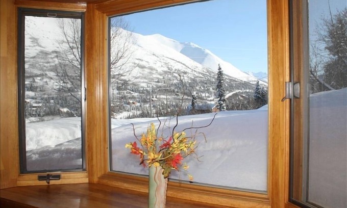 Eagle River Ski Chalet | Log Cabin Chalet/Spectacular Mtn. Scenery 3Bdrm/2 ba $239 Summer/$195.00 Winter