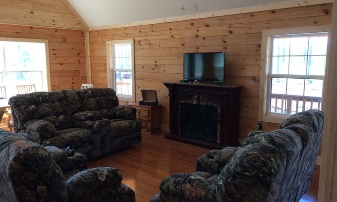 Callahan House | Log Cabin near Callahan, 25 miles from Fernandina Beach (Atlantic Ocean).