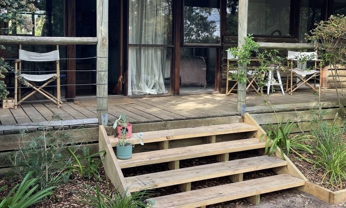 Somers House | Log cabin on hill in Somers