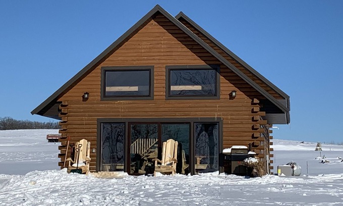 Long Prairie Cabin | Log Cabin on Latimer Lake