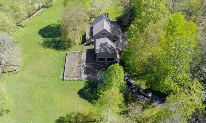 Putnam Valley House | Log Cabin on Quiet 20 Acres