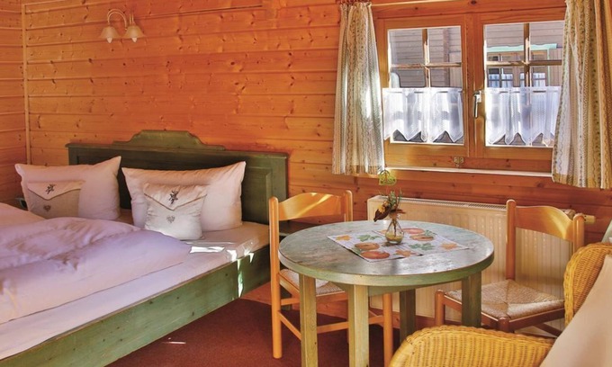Ohorn House | Log cabin, shower or bath, WC - Forsthaus Luchsenburg