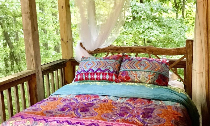 Maggie Valley Cabin | ♥ Log cabin tree top setting with fire pit! Sleeping porch. Easy Access