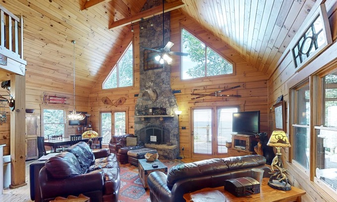 Trenton House | Log cabin with a bluff views, washer/dryer, central AC, large deck - dogs OK