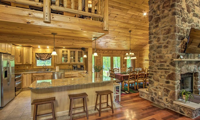 Albrightsville House | Log cabin with hot tub. Great for families