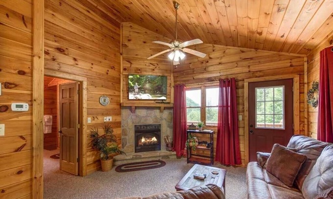Gatlinburg - Pigeon Forge Cabin | Log Cabin with Tree Top Views + Private Hot Tub!