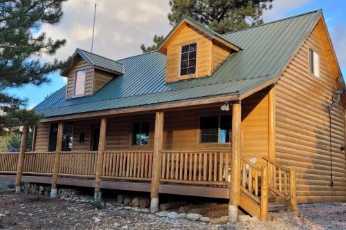 Orderville House | Log Cabin Zion Retreat. Walking distance to East Zion Trails