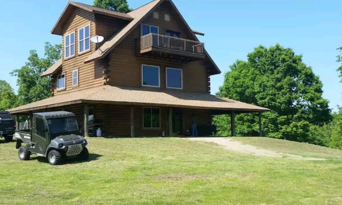 Yellville House | LOG HOME CANINE RETREAT