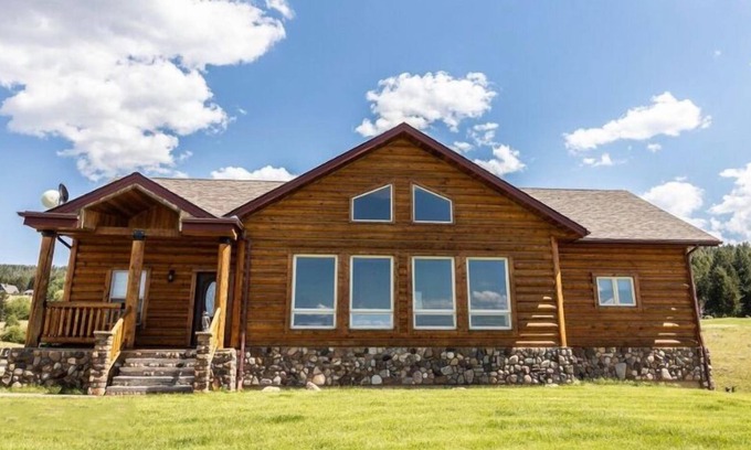 Butte House | Log home near forest service access! Located in SW Montana. Pet friendly!