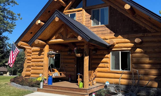 Rexford Cabin | LOG HOME new built- 4bds-3 levels-golf nearby
