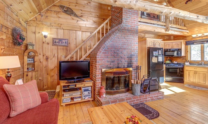 Ludlow House | Log Home Perfect for a Family Getaway - Five Miles from Okemo Mountain Resort