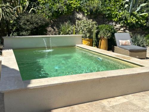 Villeneuve-les-Avignon Apartment | Logement cosy avec piscine ,parking et jardin