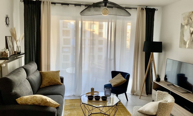 Couronne Urbaine Apartment | Logement Cosy Avec Parking