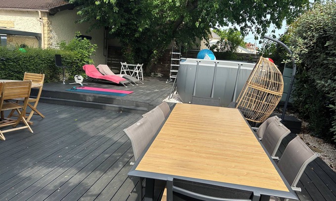 Villemoisson-sur-Orge Villa | Logement Près de Paris Pour le Séjour Rêvé Avec Piscine, Salle de Sport
