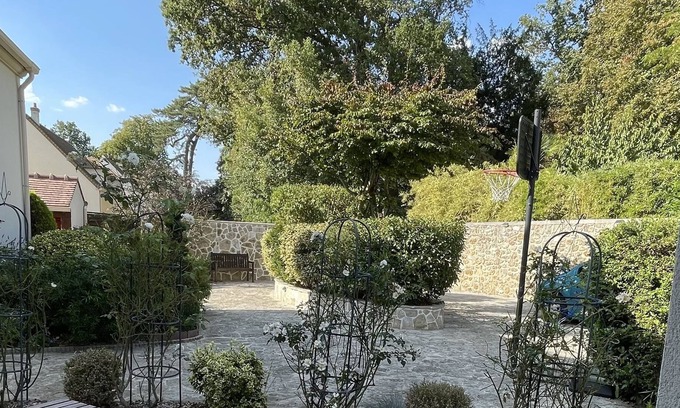 Magny-les-Hameaux Bed & Breakfast | Logement Indépendant Privatif en Plein Coeur de la Vallée de Chevreuse !