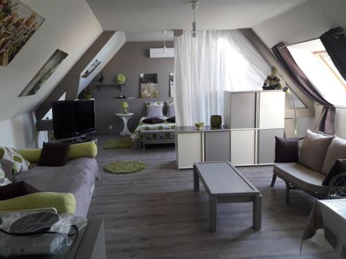 Coulaines House | Logement indépendant avec piscine couverte