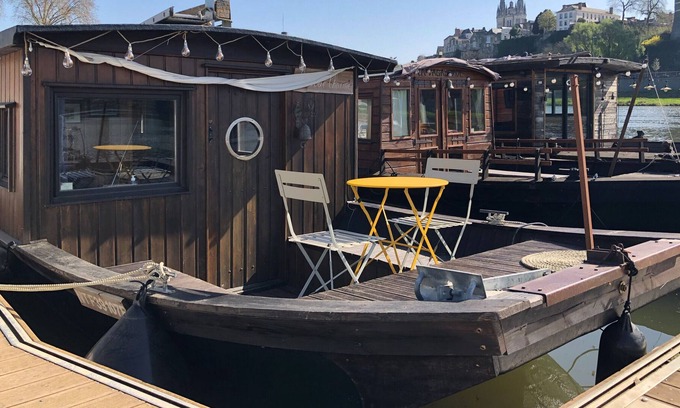 Downtown Angers Boat Rental | Logement insolite - La Toue Cabanée centre ville