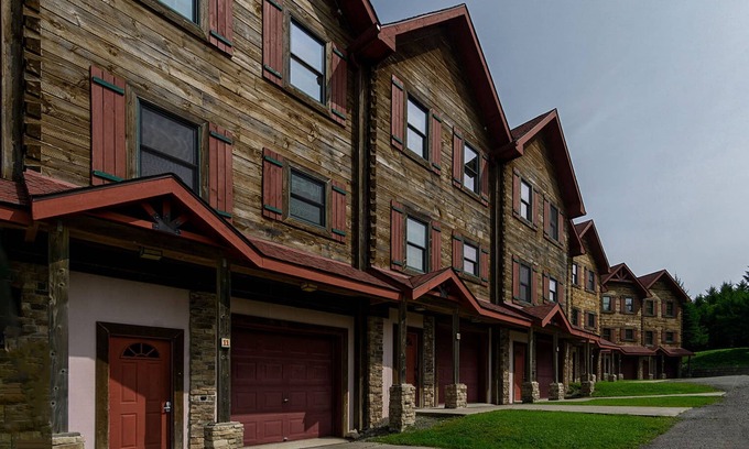 Snowshoe Condo | Loggers Run by Casago