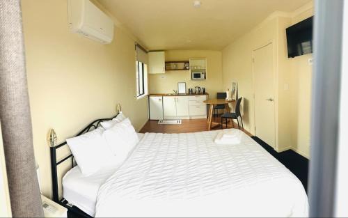 Ruakaka House | Logies Lodge