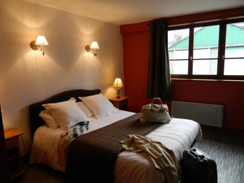Guines Hotel | LOGIS - Auberge Du Colombier