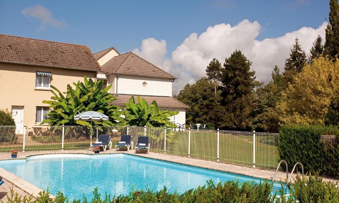 Le Veurdre Hotel | Logis Hôtel du Pont Neuf