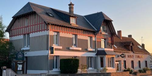 Mont-pres-Chambord Hotel | Logis Hôtel Le Saint Florent