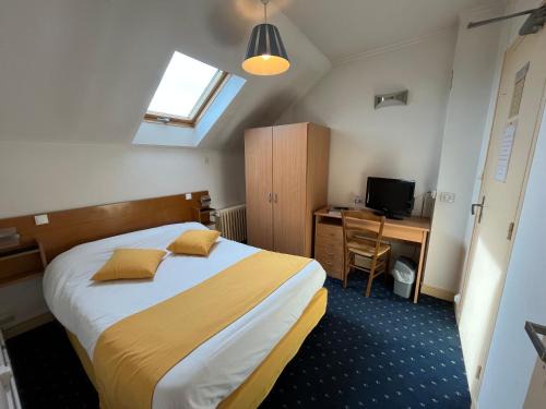 Beaumont-sur-Sarthe Hotel | Logis Hôtel & Restaurant de la Barque