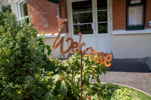 Hangest-sur-Somme Hotel | LOGIS - Hôtel Restaurant Du Canard